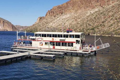 Apache Trail & Dolly Steamboat Day Tour from Phoenix & Scottsdale